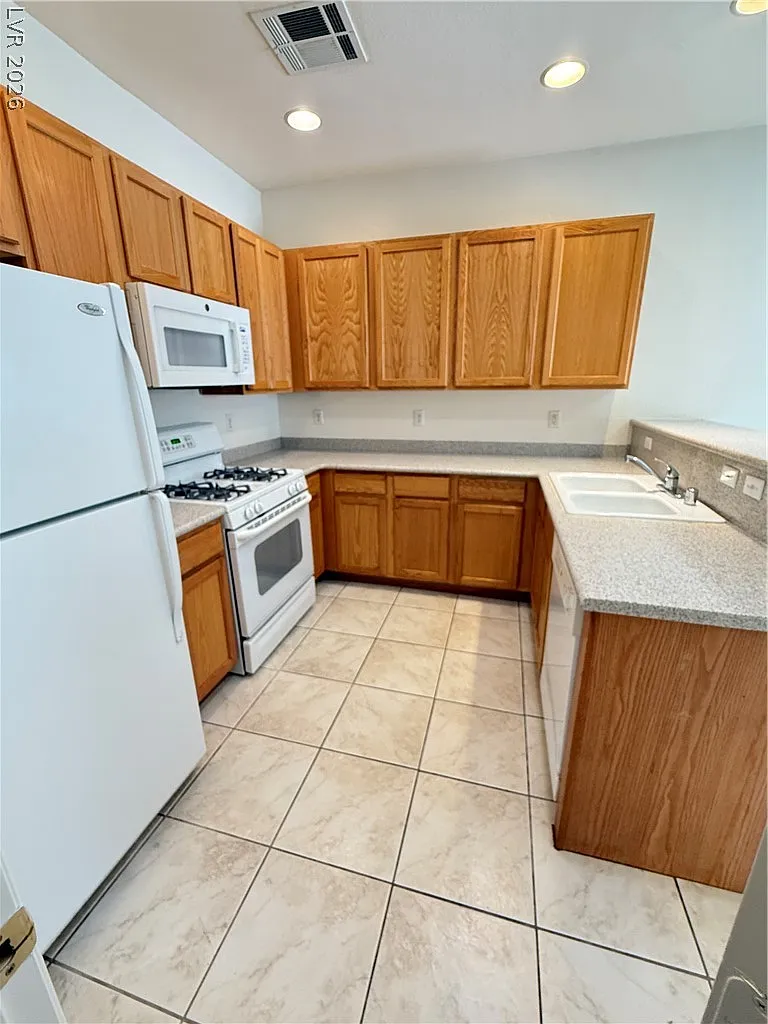 3 bed, 2.5 bath, 1342 sqft, $1,795 — Photo 4