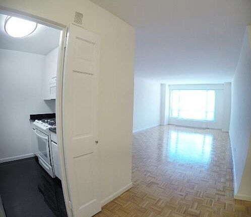 2nd image of 502 E 87th St