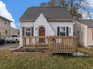 3341 Frembes Rd, Waterford, MI 48329