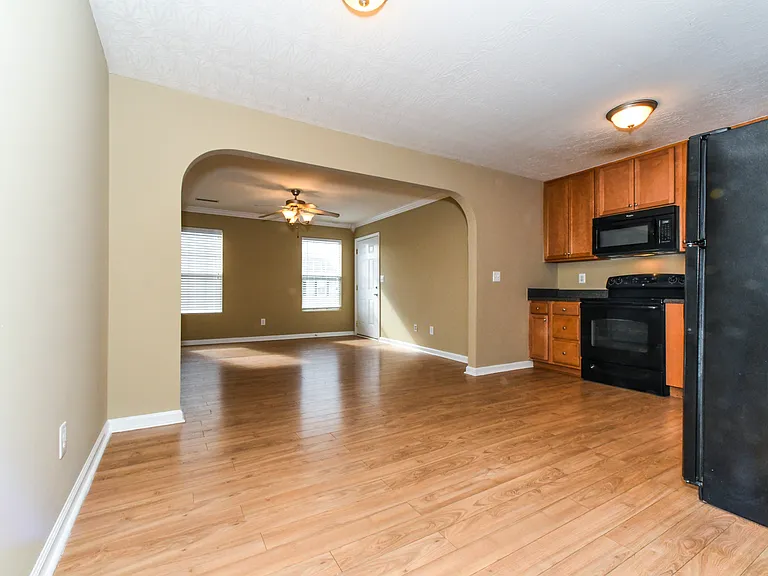 Silver Creek Apartments — Photo 12