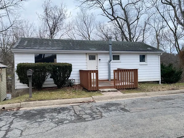 691 Wood St, Springdale, PA 15144