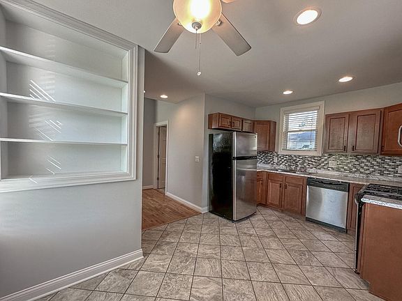 4th image of 204 Dayton Ave