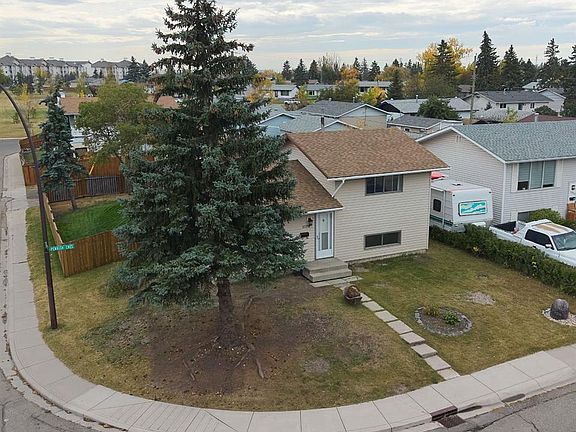 2nd image of 1176 N Penrith Cres SE