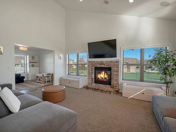 2nd image of 2061 W Higgins Hl