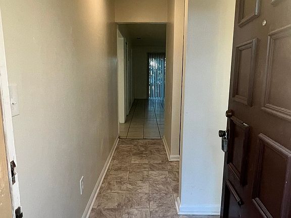 2nd image of 2124 Corinne St