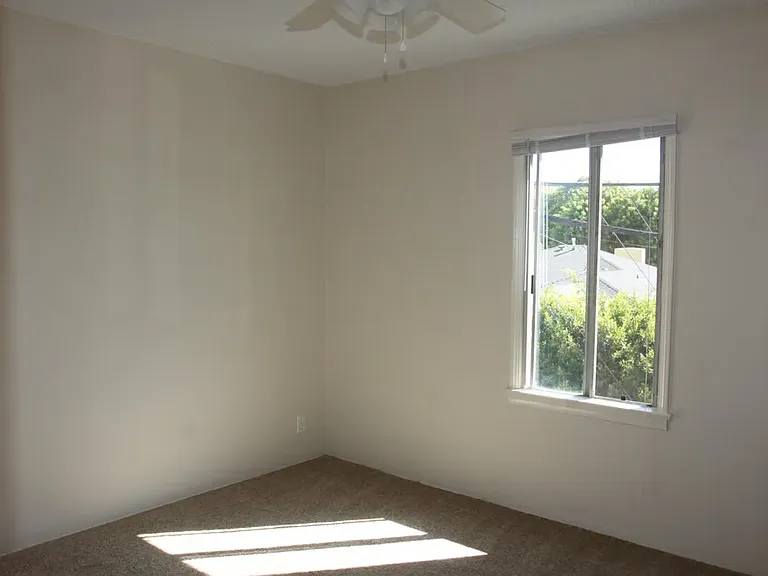 620 E Carson St #C — Photo 8