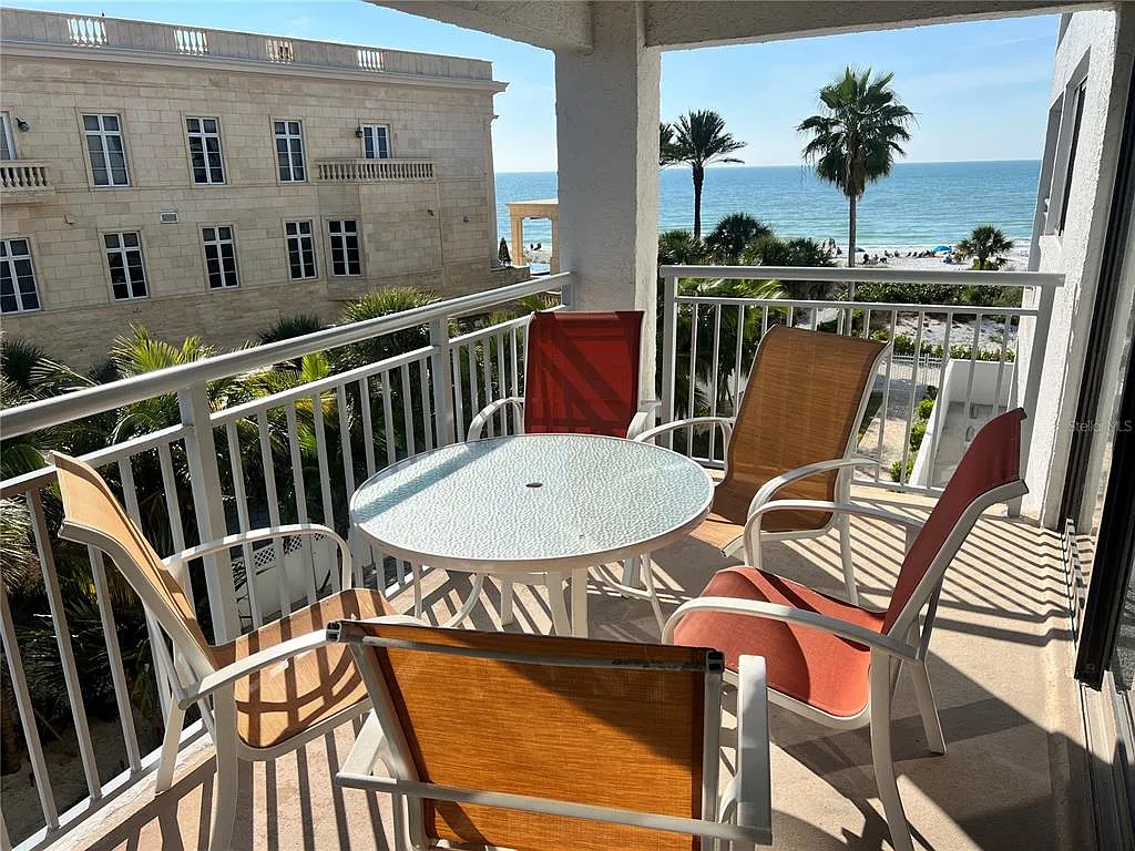 2 bed, 2.0 bath, 1200 sqft, $7,920 — Photo 1