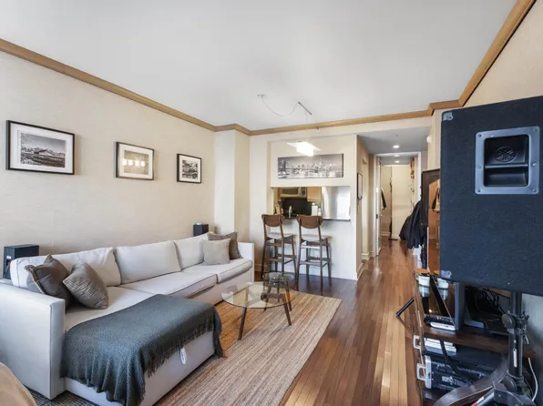 120 Riverside Boulevard image 3 of 11