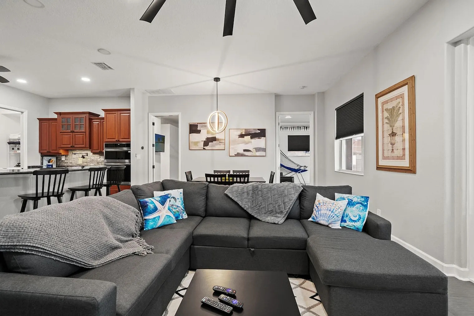 4 bed, 2.0 bath, $5,504 — Photo 4