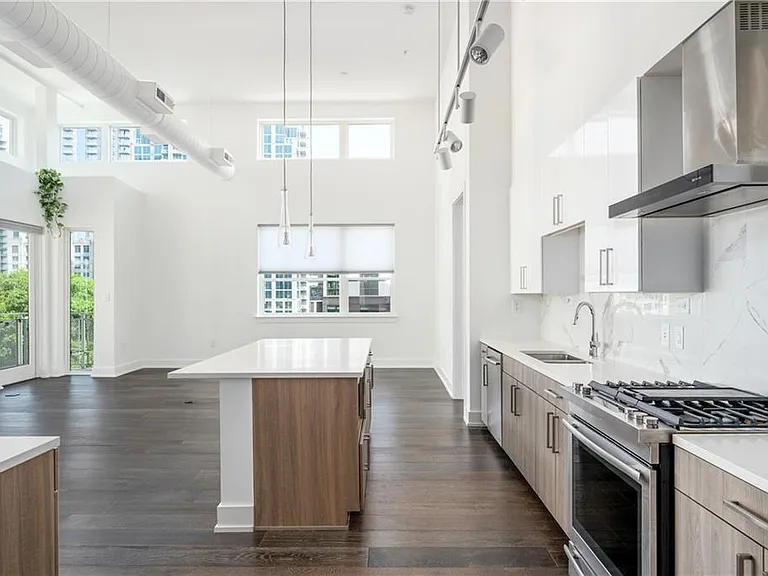 775 Juniper St NE #605 — Photo 1