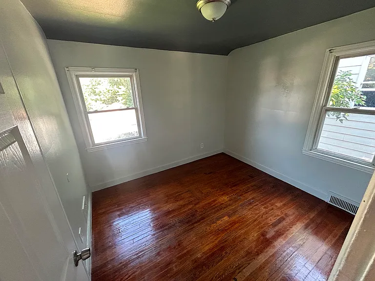 10947 Rossiter St — Photo 6