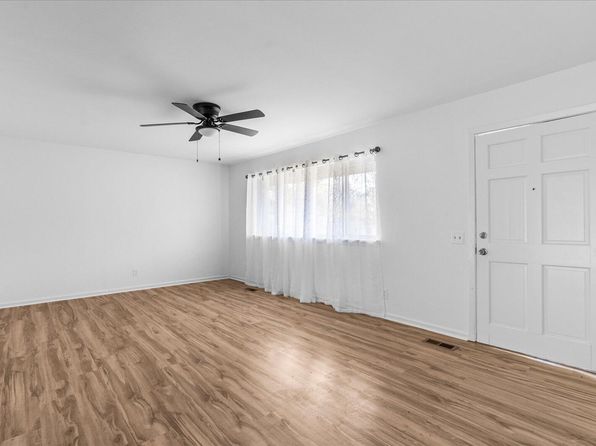 32 Kent Dr, Rossville, GA 30741