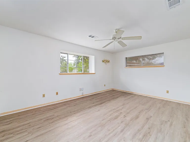 5450 Beechnut St — Photo 10