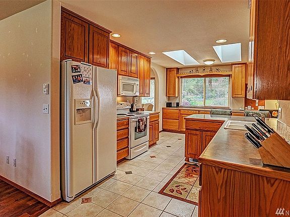 5th image of 6406 Amberly Pl SE