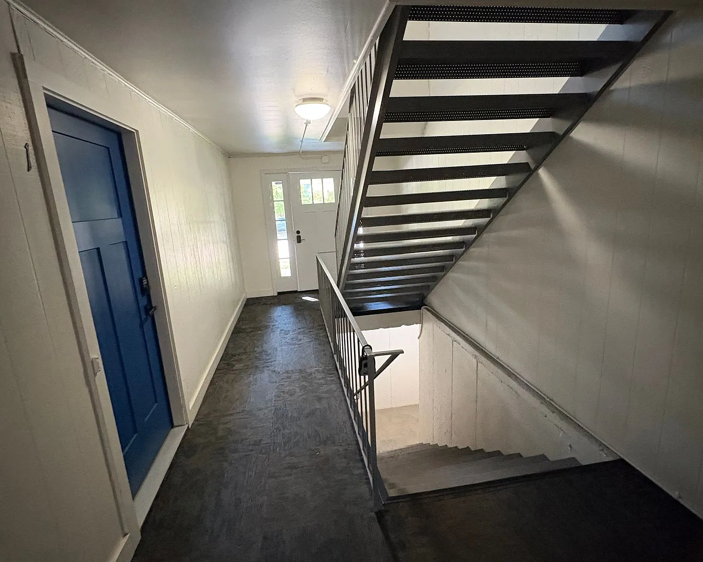 1013 E Sharp Ave — Photo 2