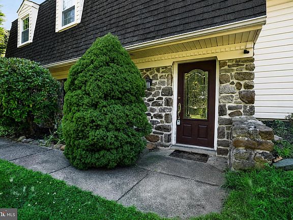 2nd image of 26 High Point Dr