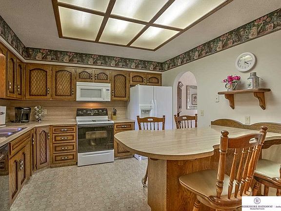 5th image of 6505 S 92nd St