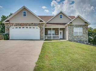 102 Manor Ln, Jonesborough, TN 37659