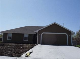 307 NE Oak Ln, Topeka, KS 66617