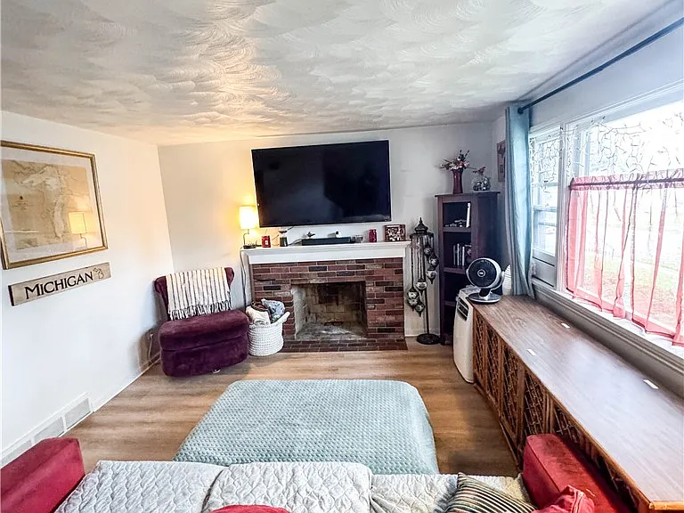 101 Pittsford St — Photo 3