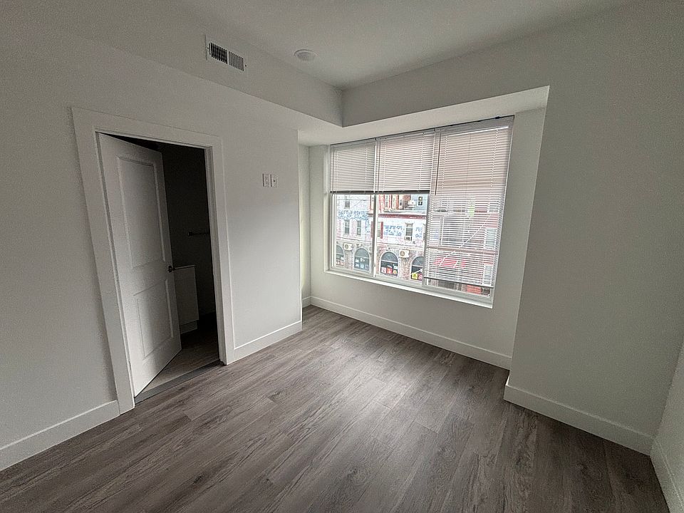 Master bedroom with ensuite bath (the room for rent)