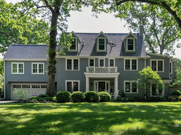 201 Foster Dr, Des Moines, IA 50312