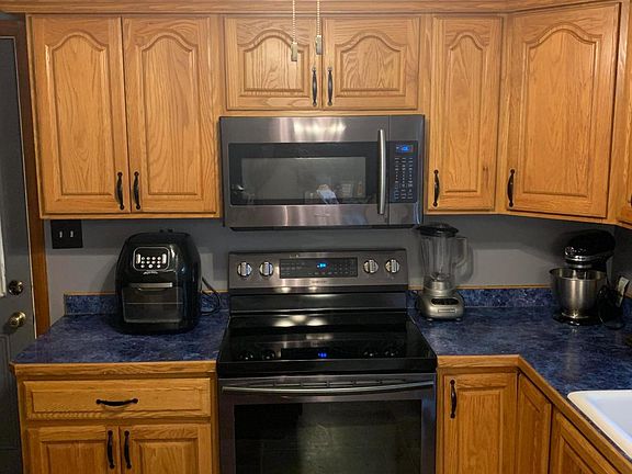 4th image of 330 Elm Dr NE