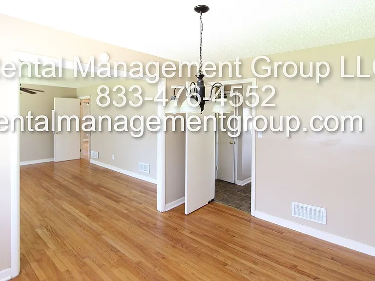 2332 3rd St NE — Photo 4