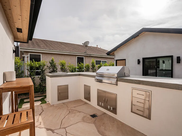 8417 Holy Cross Pl — Photo 34