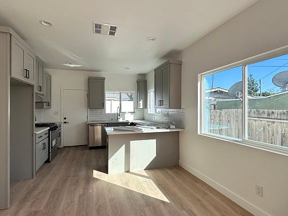 2nd image of 840 S Bellevue Pl
