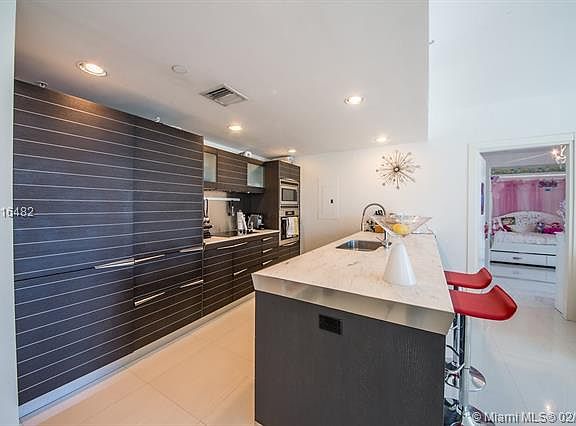 2nd image of 200 Biscayne Blvd Unit 1105