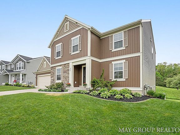 5th image of 637 Highlander Dr NE