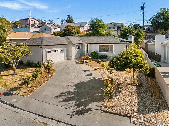 3rd image of 423 Valle Vista Avenue