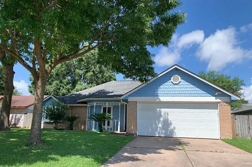 3 bed, 2.0 bath, 1710 sqft, $2,300 — Photo 1