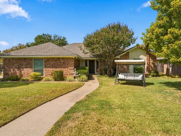 7101 Hazel Pl, North Richland Hills, TX 76182