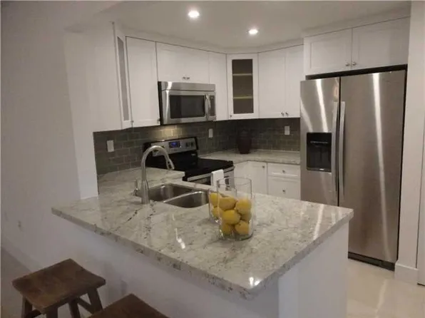 9950 NW 9th Street Cir, Miami, FL
