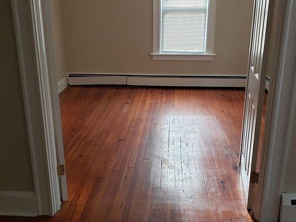 3rd image of 28 Henry St Floor 3