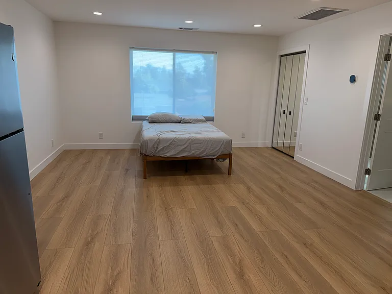 337 Irving Ave #B — Photo 4