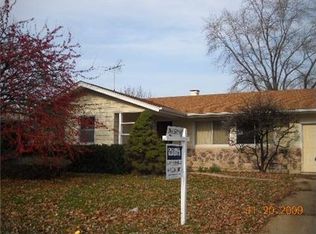 320 Landmeier Rd, Elk Grove Village, IL 60007