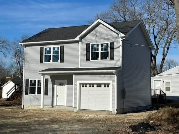 3 Dixie Ave, Warwick, RI 02889