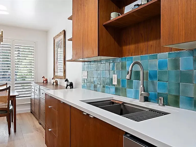 500 E Riverside Dr — Photo 8