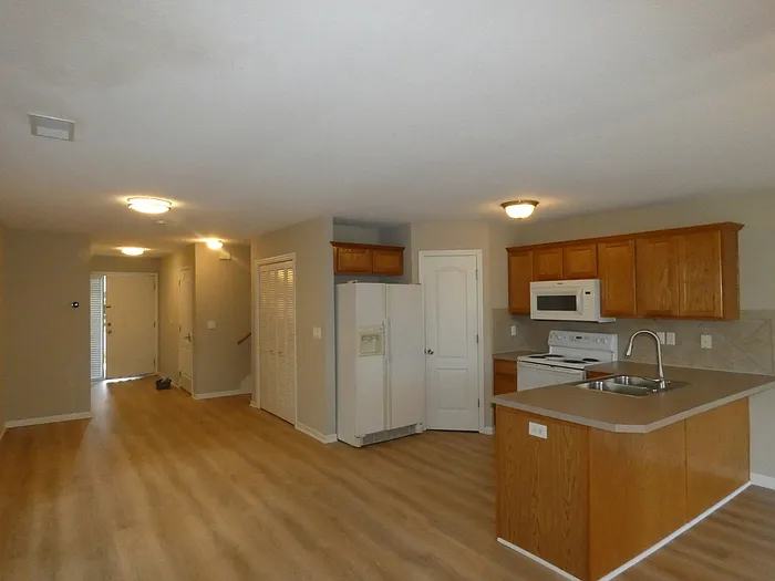 3 bed, 2.5 bath, 1512 sqft, $1,700 — Photo 3