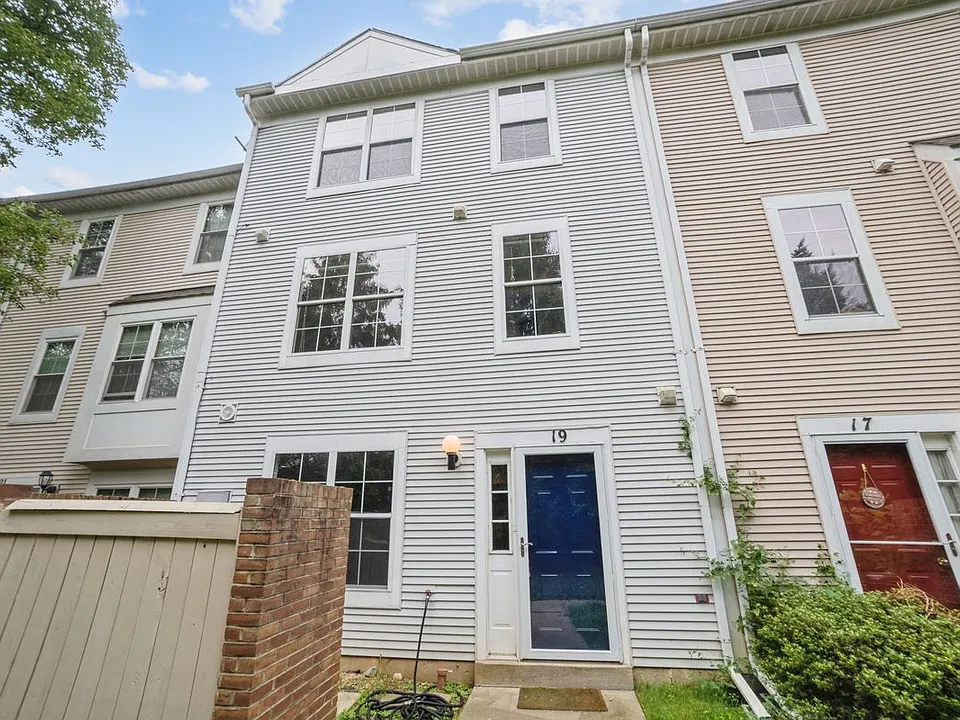 19 Harbor Tree Ct