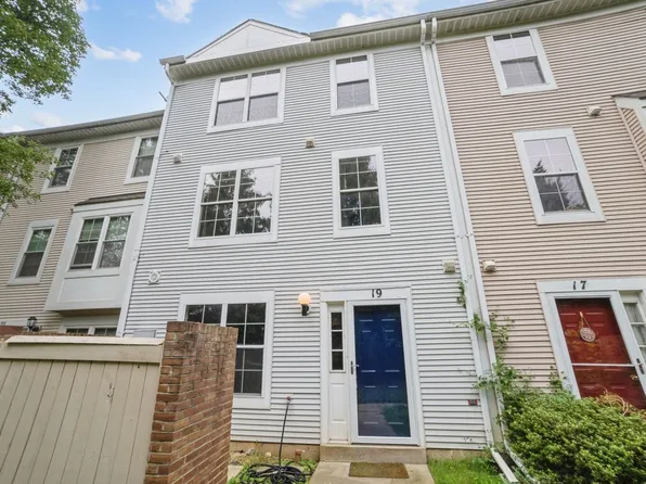 19 Harbor Tree Ct, Gaithersburg, MD 20886