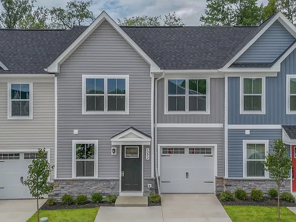 1292 Divot Cir, Akron, OH 44319