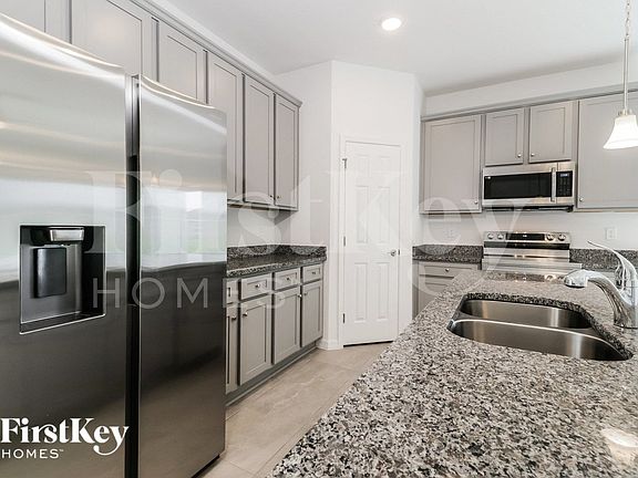 5th image of 421 Reina Way