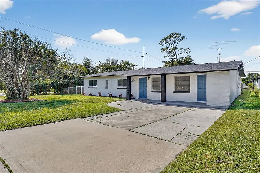 4 bed, 2.0 bath, 1484 sqft, $2,800 — Photo 2