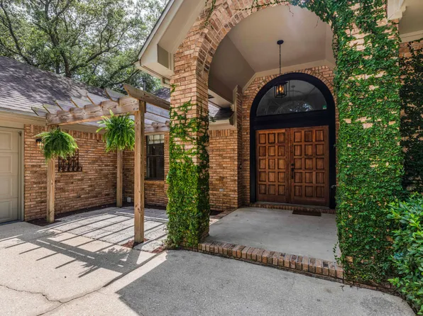 211 Elliott Rd, Mary Esther, FL 32569