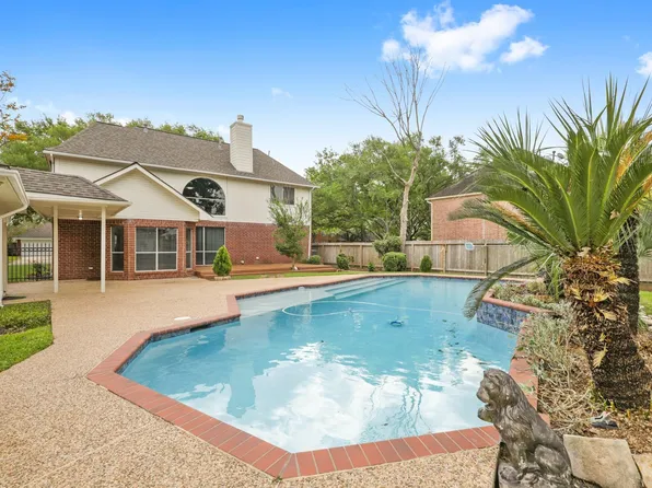 210 Wilkins Xing, Sugar Land, TX 77479