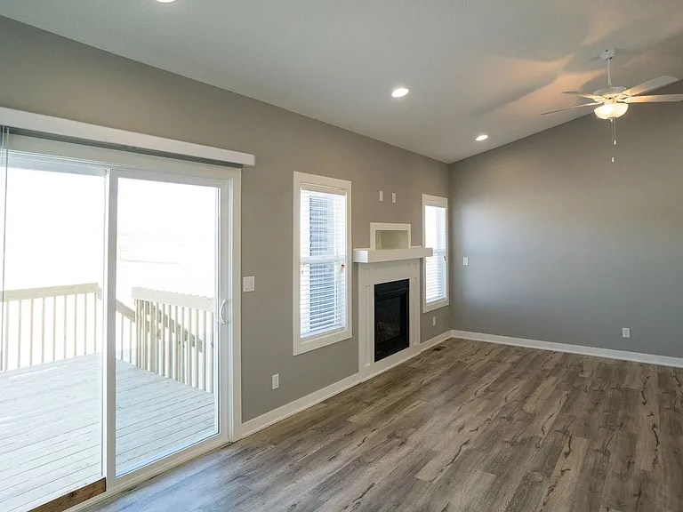 695 SE Tallgrass Ln — Photo 3